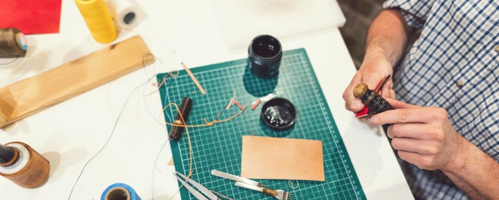 istockphoto 1254371738 1024x1024 1 - Techniques for Leather Finishing - Artnamic istockphoto 1254371738 1024x1024 1 - Techniques for Leather Finishing - Art is Dynamic - Artnamic