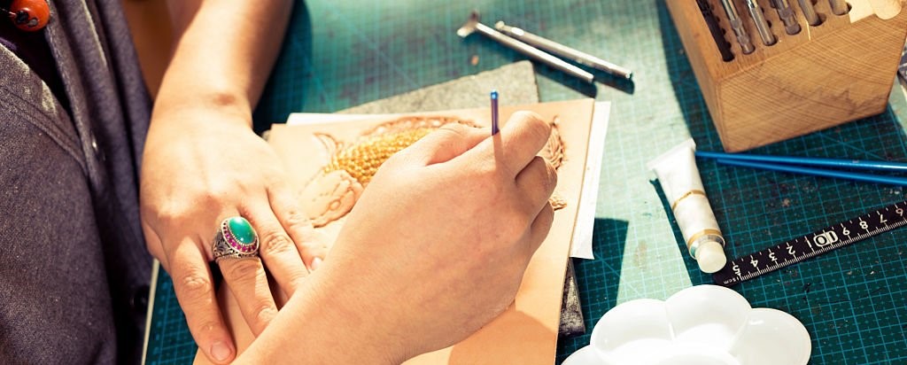 istockphoto 526307319 1024x1024 1 - Techniques for Leather Finishing - Artnamic istockphoto 526307319 1024x1024 1 - Techniques for Leather Finishing - Art is Dynamic - Artnamic